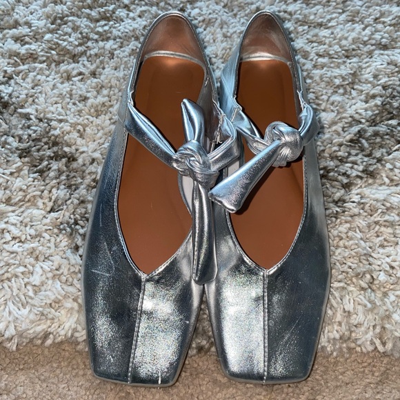 Voleece Silver Bow Tie Flats Designer Dupe sz 10 fits like a 9.25-9.5 - Picture 1 of 4